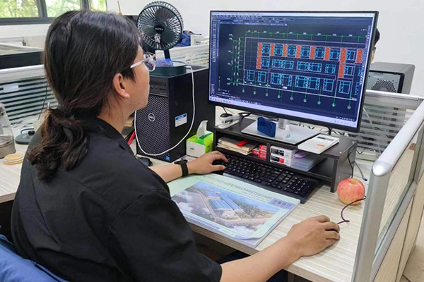 设计师使用1929cc威尼斯CAD进行研发设计