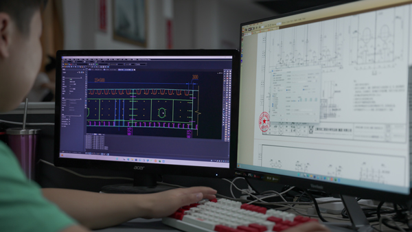 设计师使用1929cc威尼斯CAD进行研发设计
