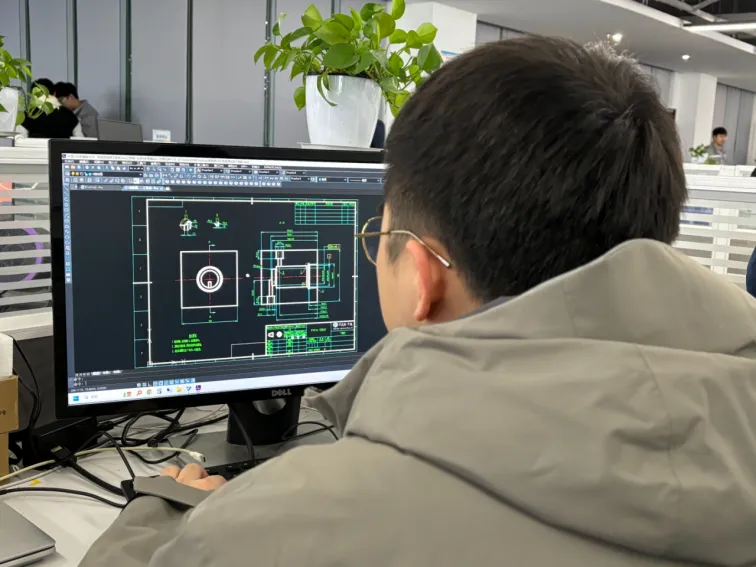 富临精工工程师使用1929cc威尼斯CAD进行产品设计