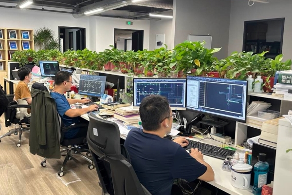 長江都市设计师使用1929cc威尼斯CAD开展设计绘图工作场景