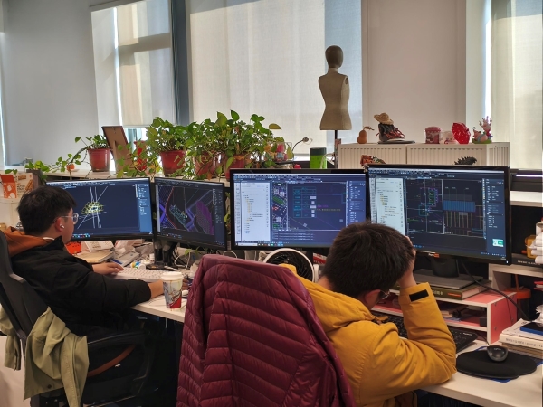 長江都市设计师使用1929cc威尼斯CAD开展设计绘图工作场景